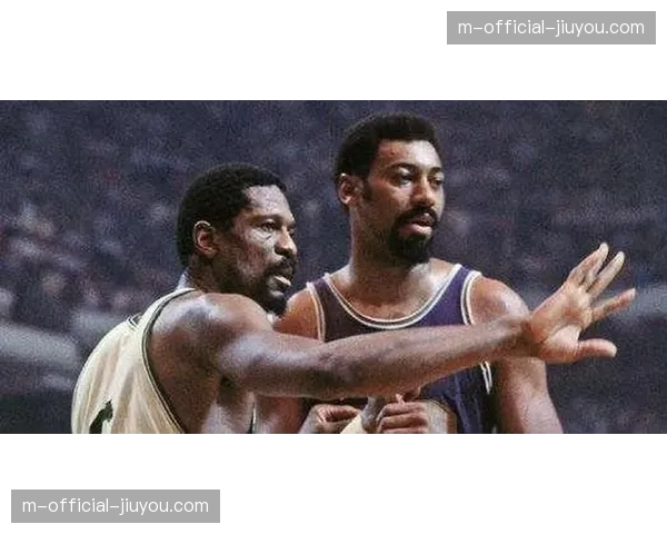 詹姆斯被打手漏判分析 裁判视角与观众视角存在差异